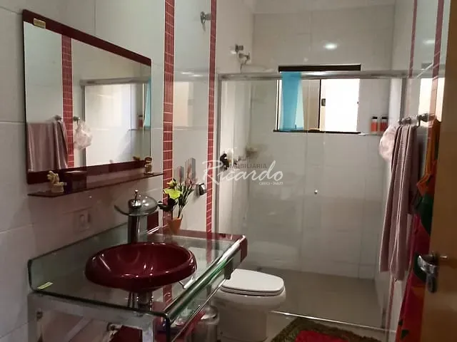 Casa com 262m² 3 quartos e 2 banheiros, à venda, no bairro Jardim do Sol em Arapongas