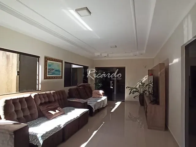 Casa com 262m² 3 quartos e 2 banheiros, à venda, no bairro Jardim do Sol em Arapongas