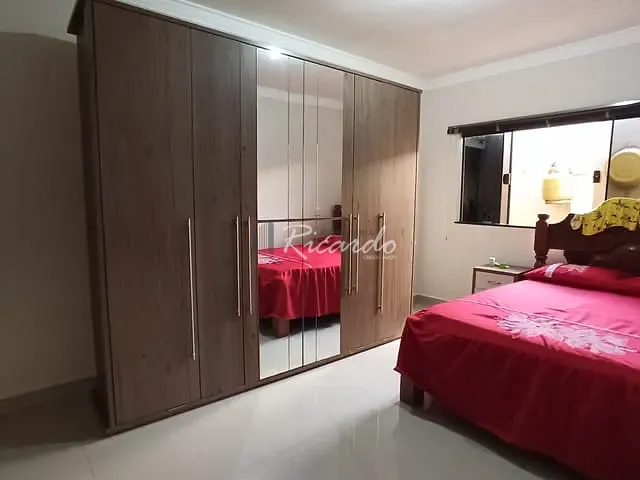 Casa com 262m² 3 quartos e 2 banheiros, à venda, no bairro Jardim do Sol em Arapongas