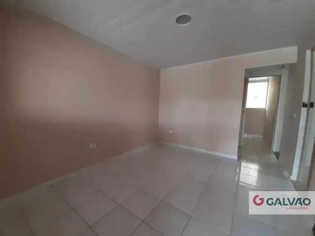 Casa 2 quartos e 1 banheiro, para alugar, no bairro Xaxim em Curitiba