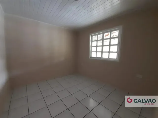Casa 2 quartos e 1 banheiro, para alugar, no bairro Xaxim em Curitiba