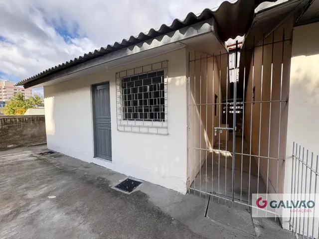 Casa 3 quartos e 1 banheiro, para alugar, no bairro Bacacheri em Curitiba