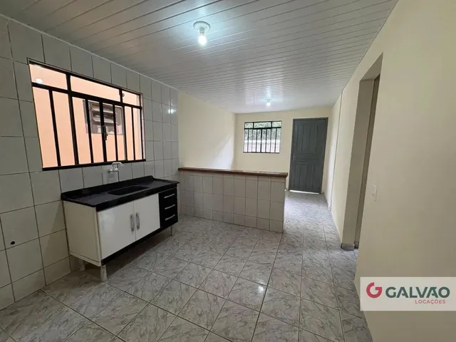 Casa 3 quartos e 1 banheiro, para alugar, no bairro Bacacheri em Curitiba