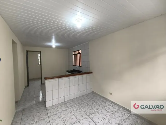 Casa 3 quartos e 1 banheiro, para alugar, no bairro Bacacheri em Curitiba