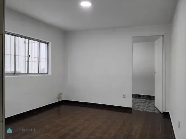 Casa com 53m² 2 quartos e 1 banheiro, para alugar, no bairro Vila Cavaton em São Paulo