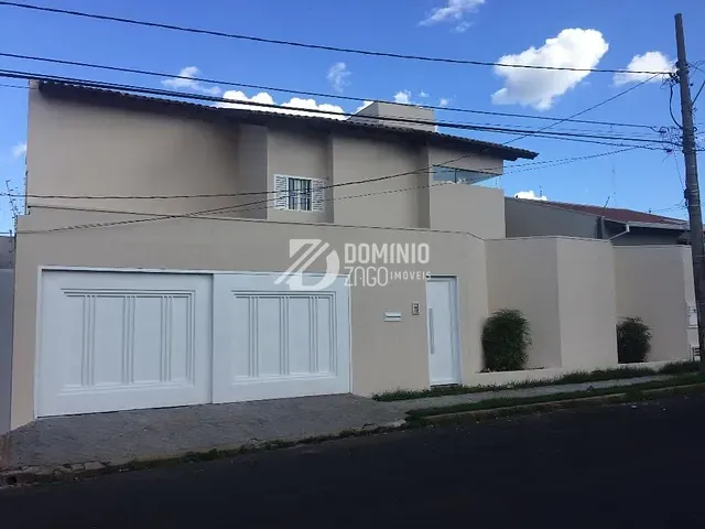 Casa com 428m² 4 quartos e 6 banheiros, à venda, no bairro Santa Maria em Uberaba