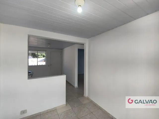 Casa 2 quartos e 1 banheiro, para alugar, no bairro Barreirinha em Curitiba