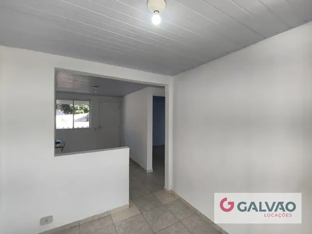 Casa 2 quartos e 1 banheiro, para alugar, no bairro Barreirinha em Curitiba