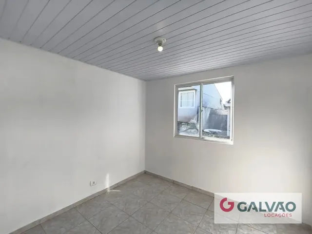 Casa 2 quartos e 1 banheiro, para alugar, no bairro Barreirinha em Curitiba