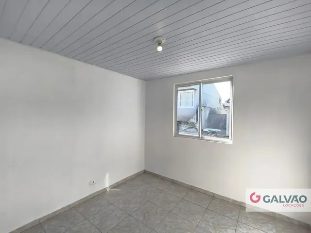Casa 2 quartos e 1 banheiro, para alugar, no bairro Barreirinha em Curitiba