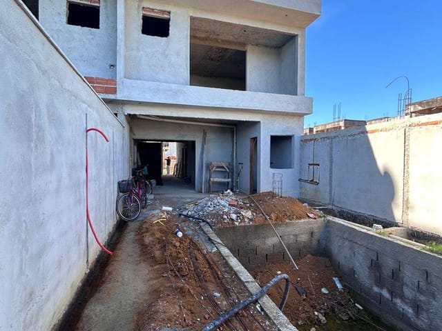 Casa 3 quartos e 4 banheiros, à venda, no bairro Novo Horizonte em Macaé