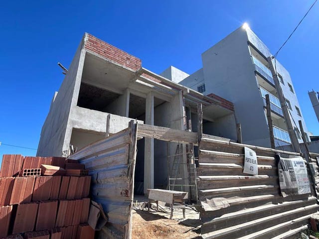 Casa 3 quartos e 4 banheiros, à venda, no bairro Novo Horizonte em Macaé