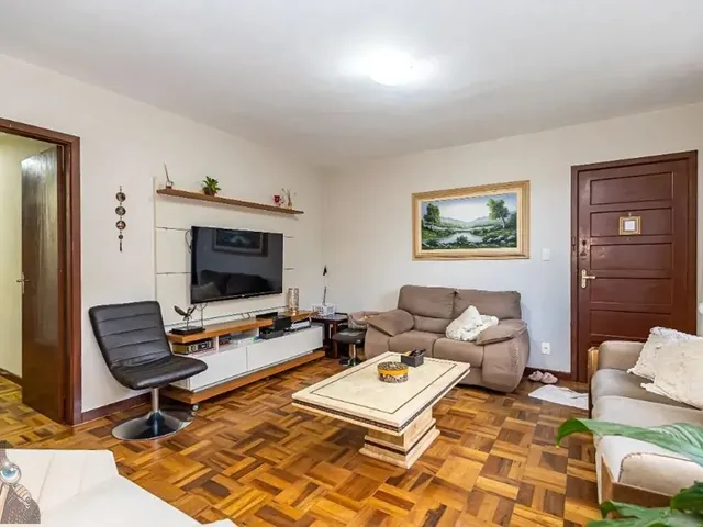 Casa com 714m² 3 quartos e 2 banheiros, à venda, no bairro Novo Mundo em Curitiba