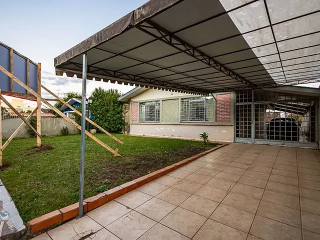 Casa com 714m² 3 quartos e 2 banheiros, à venda, no bairro Novo Mundo em Curitiba
