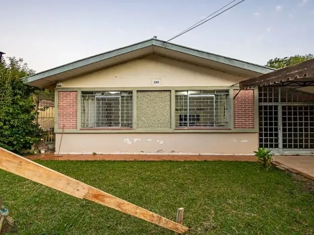 Casa com 714m² 3 quartos e 2 banheiros, à venda, no bairro Novo Mundo em Curitiba