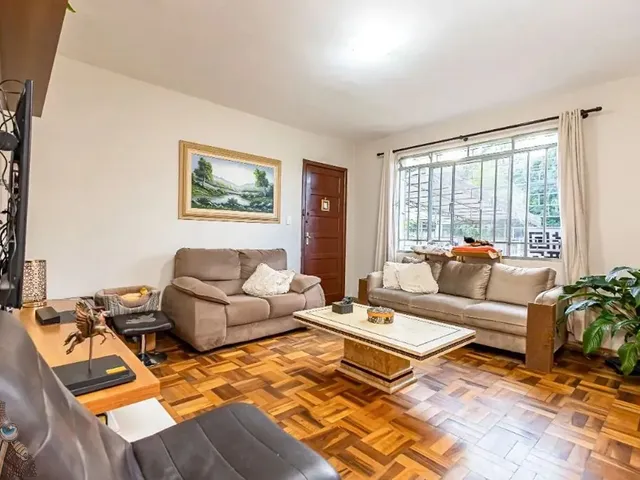 Casa com 714m² 3 quartos e 2 banheiros, à venda, no bairro Novo Mundo em Curitiba