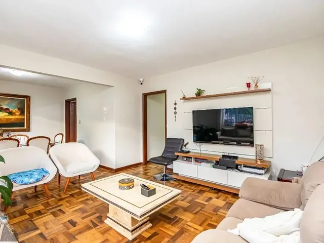 Casa com 714m² 3 quartos e 2 banheiros, à venda, no bairro Novo Mundo em Curitiba