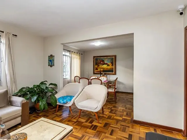 Casa com 714m² 3 quartos e 2 banheiros, à venda, no bairro Novo Mundo em Curitiba