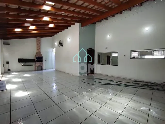 Casa 3 quartos e 2 banheiros, à venda, no bairro Alto São Pedro em Taubaté