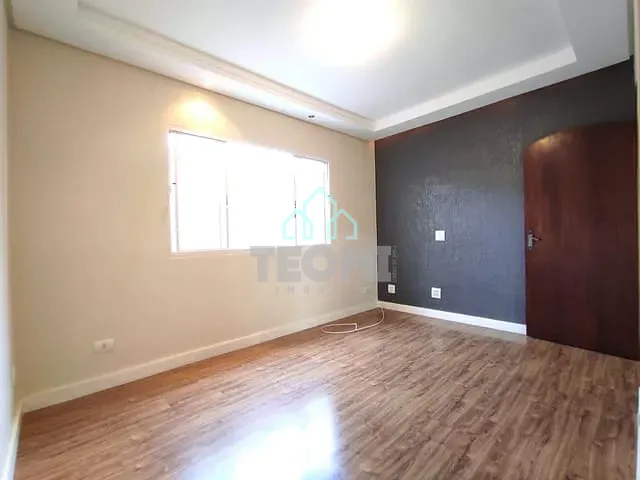 Casa 3 quartos e 2 banheiros, à venda, no bairro Alto São Pedro em Taubaté