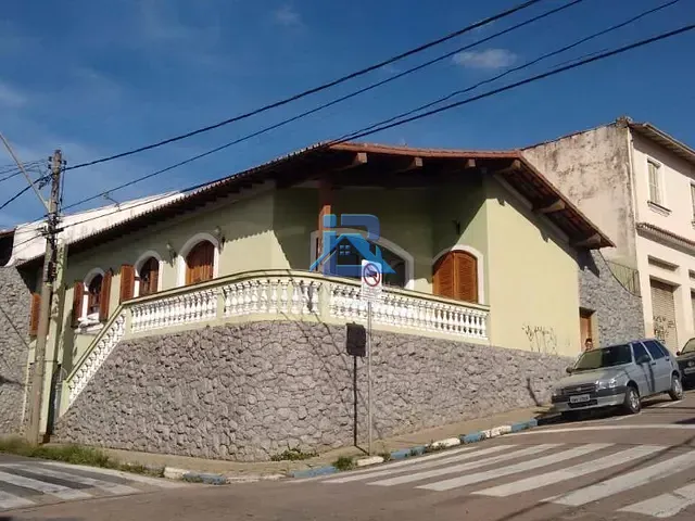 Casa com 250m², à venda, no bairro Centro em Itatiba