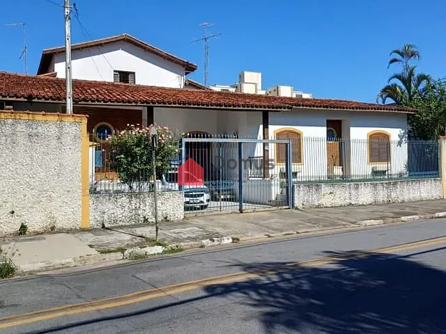 Casa com 435m² 4 quartos e 3 banheiros, à venda ou para alugar, no bairro Centro em Pindamonhangaba