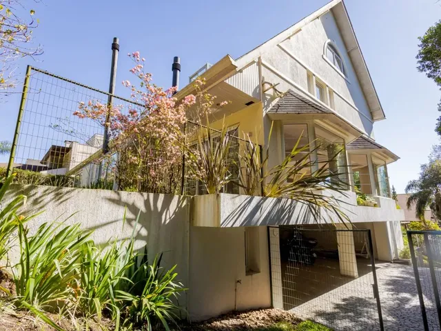 Casa com 1771m² 5 quartos e 5 banheiros, à venda, no bairro Vista Alegre em Curitiba