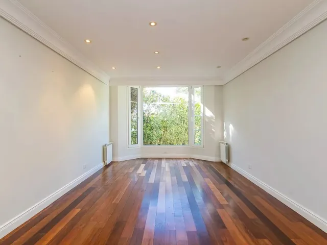 Casa com 1771m² 5 quartos e 5 banheiros, à venda, no bairro Vista Alegre em Curitiba