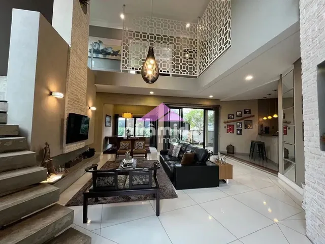 Casa com 300m² 3 quartos e 2 banheiros, à venda, no bairro Jardim Califórnia em Jacareí