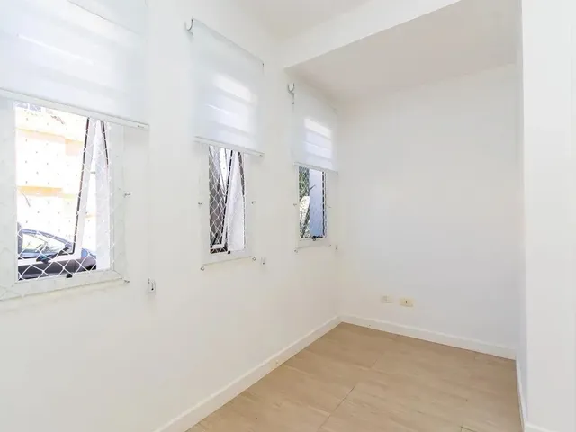Casa 3 quartos e 3 banheiros, à venda, no bairro Barreirinha em Curitiba