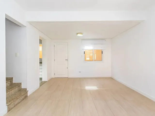 Casa 3 quartos e 3 banheiros, à venda, no bairro Barreirinha em Curitiba