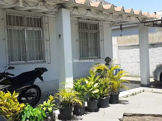 Casa 3 quartos e 1 banheiro, à venda, no bairro Centro em Campos dos Goytacazes