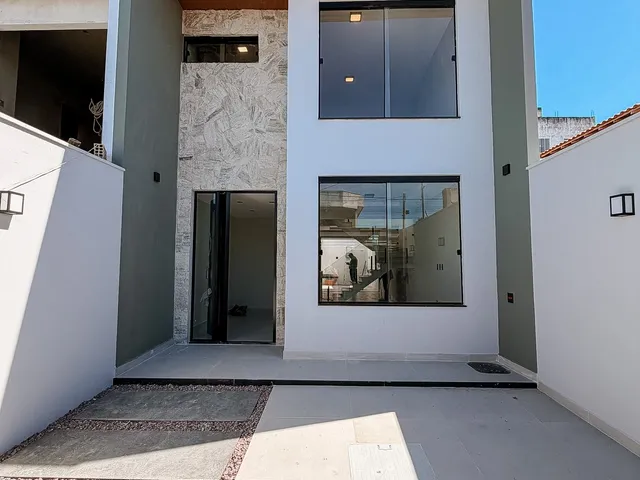 Casa com 110m² 3 quartos e 3 banheiros, à venda, no bairro Jardim Vitória em Macaé