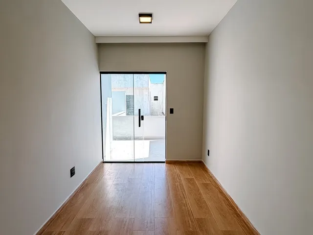 Casa com 110m² 3 quartos e 3 banheiros, à venda, no bairro Jardim Vitória em Macaé