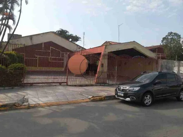 Casa com 750m², à venda, no bairro Cruz em Lorena