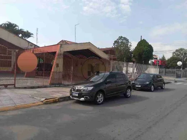 Casa com 750m², à venda, no bairro Cruz em Lorena