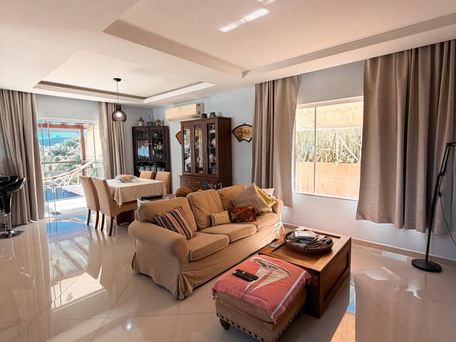 Casa com 600m² 4 quartos e 4 banheiros, à venda, no bairro Lagoa em Macaé