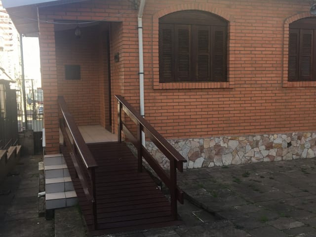 Casa 4 quartos e 2 banheiros, à venda, no bairro São Pelegrino em Caxias do Sul