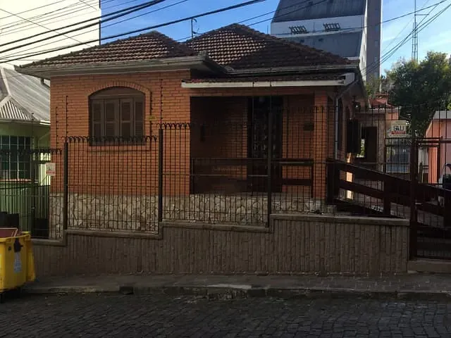 Casa 4 quartos e 2 banheiros, à venda, no bairro São Pelegrino em Caxias do Sul