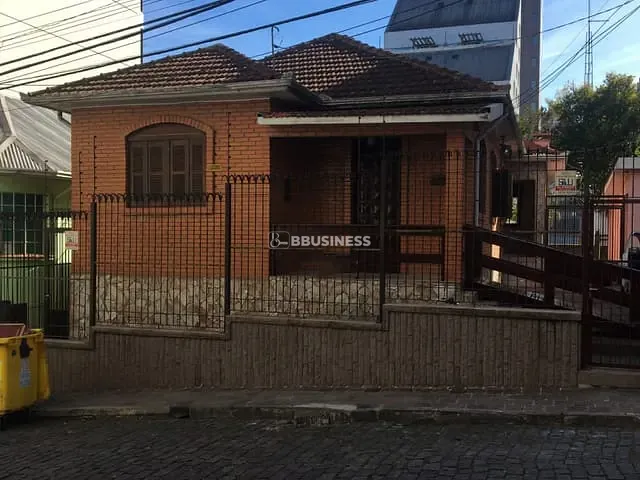 Casa 4 quartos e 2 banheiros, à venda, no bairro São Pelegrino em Caxias do Sul