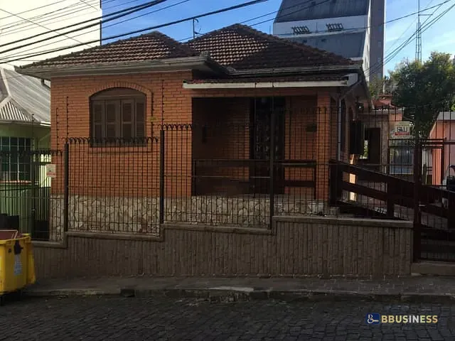 Casa 4 quartos e 2 banheiros, à venda, no bairro São Pelegrino em Caxias do Sul
