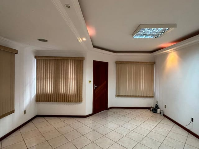 Casa 3 quartos e 4 banheiros, para alugar, no bairro Lagoa em Macaé