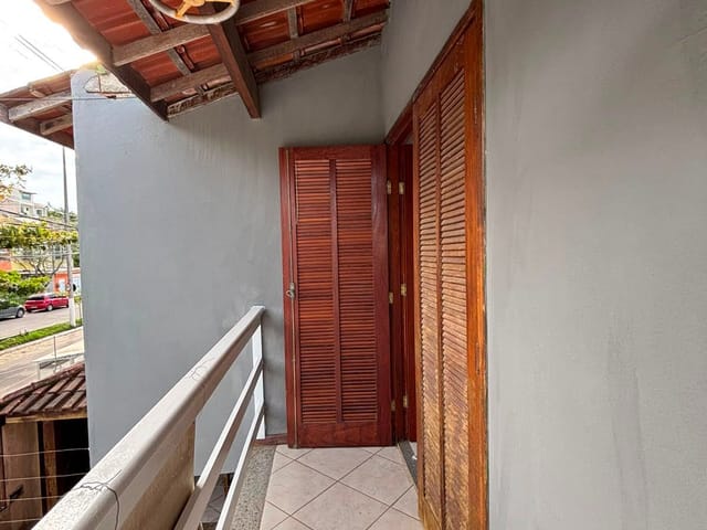Casa 3 quartos e 4 banheiros, para alugar, no bairro Lagoa em Macaé