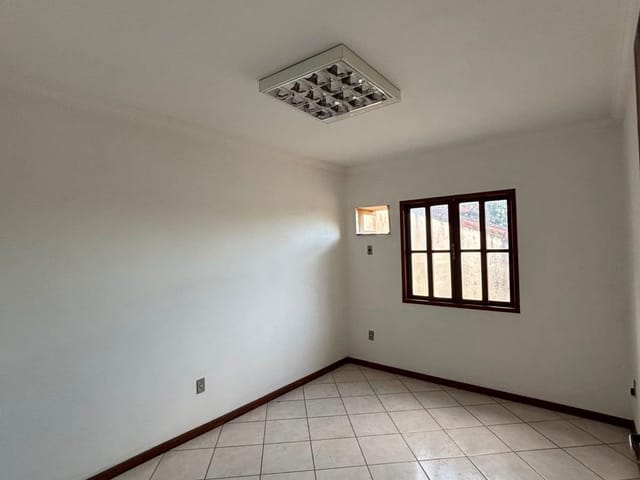 Casa 3 quartos e 4 banheiros, para alugar, no bairro Lagoa em Macaé