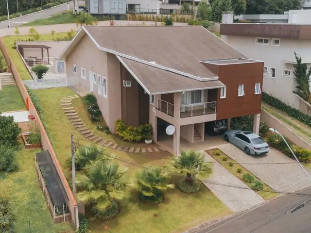 Casa 4 quartos e 5 banheiros, à venda, no bairro Ferraria em Campo Largo