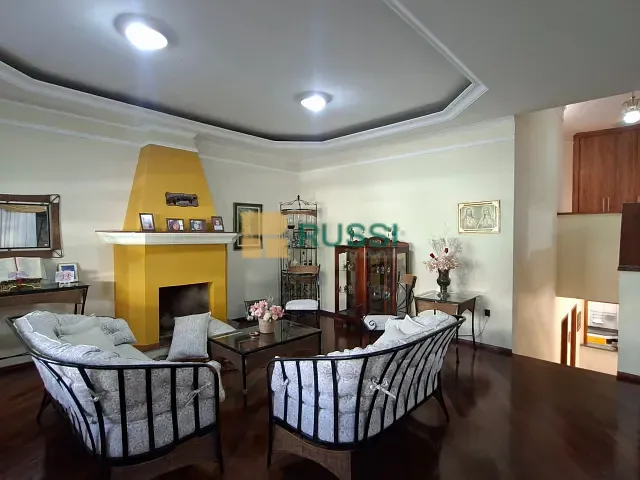 Casa com 330m² 4 quartos e 5 banheiros, à venda, no bairro Urbanova em São José dos Campos