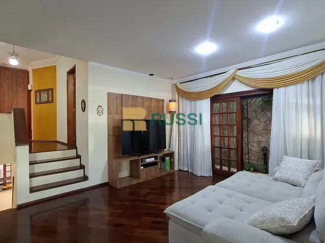 Casa com 330m² 4 quartos e 5 banheiros, à venda, no bairro Urbanova em São José dos Campos
