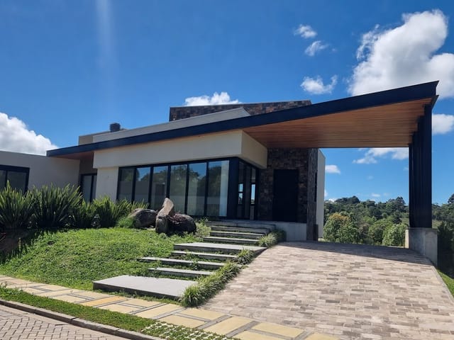 Casa com 450m² 3 quartos e 5 banheiros, à venda, no bairro Pedancino em Caxias do Sul