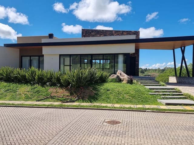 Casa com 450m² 3 quartos e 5 banheiros, à venda, no bairro Pedancino em Caxias do Sul