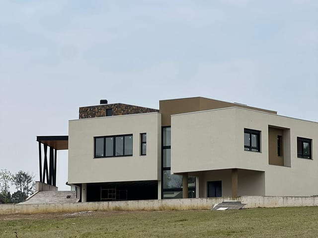 Casa com 450m² 3 quartos e 5 banheiros, à venda, no bairro Pedancino em Caxias do Sul
